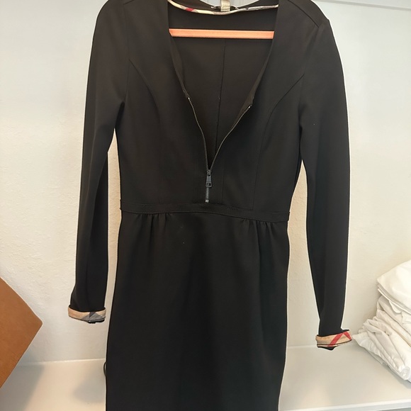 Beautiful Burberry black dress. Lightly worn - Picture 4 of 6